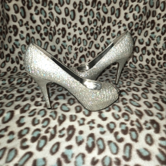Worthington Shoes - Beautiful Silver Sparkly Heels